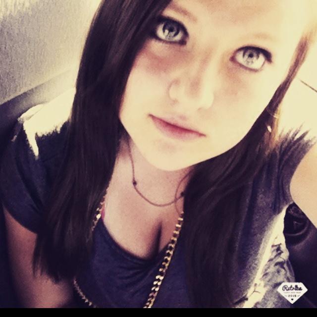 I love the walking dead and Chandler Riggs i love bands like 5sos sws ptv and bvb follow me please