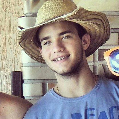 Penso muito pra falar e acabo nao falando :S , mais a vida tem seu proposito pra todos.
Aqui é olho no olho verdades sempre. sem falsidade :P