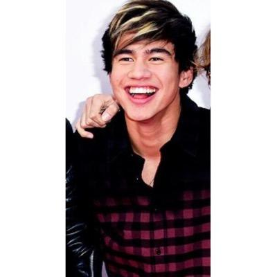 you should go follow @tinytrexcalum she gave you a free follow