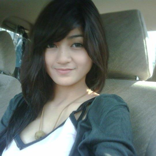 linasuryatin12's profile picture. 