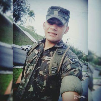 É preciso amar as pessoas como se não houvesse amanhã ✌