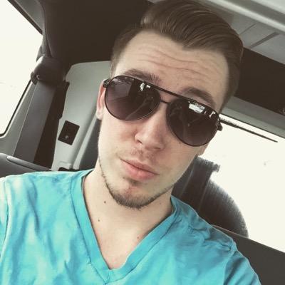 Just and average gay boy. Living life to the fullest. ❤️⚓️