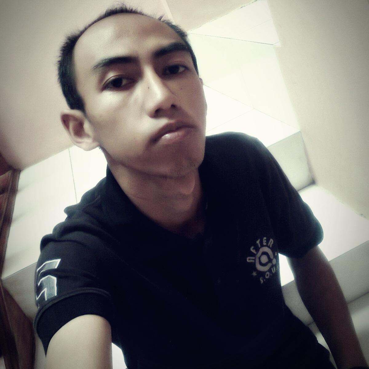 Arif10115's profile picture. Sangat senyum banget :)