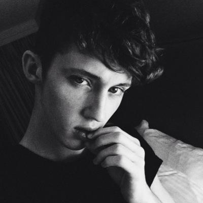 woah! a free follow! ur welcome! now rt the link in my bio thnx