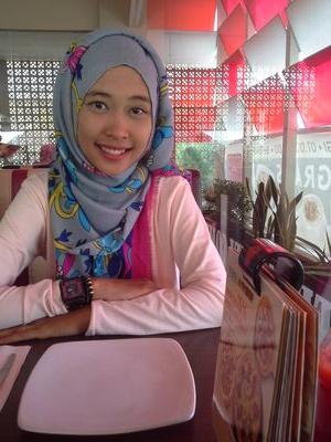 28.1o.92 | Semarang | Psychology UNDIP 2o11 |  ♥ ALLAH SWT + Muhammad SAW | email: dyrasyalala28@gmail.com