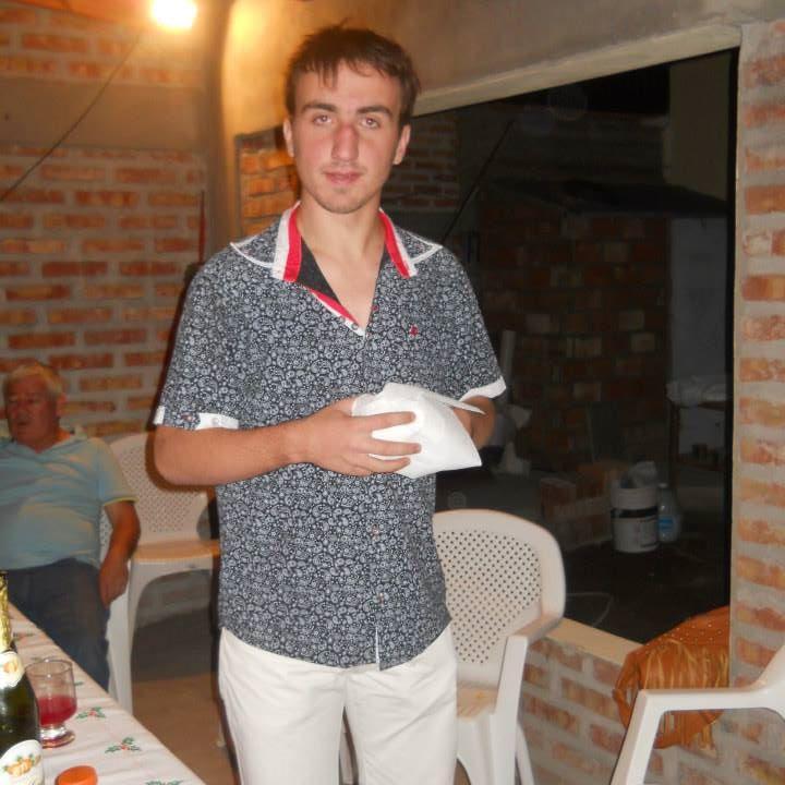 Amo La música, Me gusta el ambiente Djs Trabajo en Blue sonidos.. Mi Gran meta de acá a dos años Tener Mi propio boliche!!!!