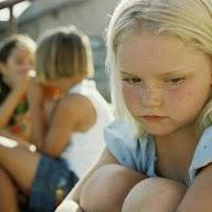 M__Foucault's profile picture. 그 사막에서 그는 너무도 외로워 때로는 뒷걸음질로 걸었다.  자기 앞에 찍힌 발자국을 보려고.