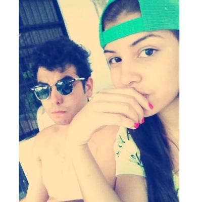 Hay dos maneras fáciles de conducirse en la vida: creerlo todo y dudar de todo... Ambas nos ahorran el tener que pensar.