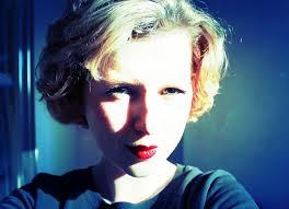 ojosnitavina's profile picture. Levuntarse a las 7 es como dejar de cargar el iPhone ton 65% de bateria: puedes aguantar todo el dia pero sabes que lo vas a pasar mal.