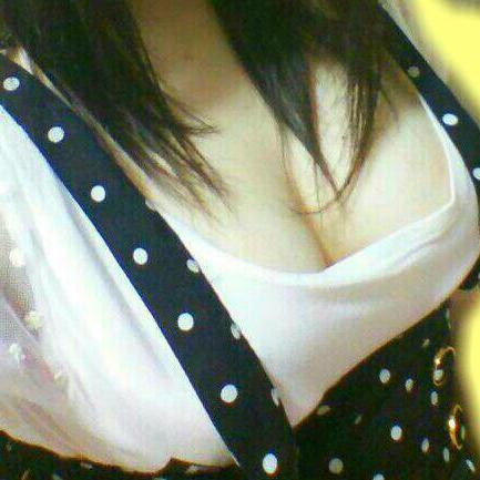 大学生：21歳♡超ドＭ(笑)DMもリプも気が向いたら返します！裏垢なので表では見せないえっちな写メをのせて皆をむらむらさせちゃうのでよろしくです♡