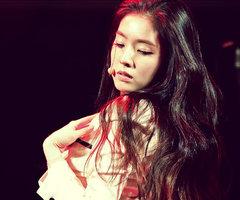 배주현 of 레드 벨벳 known as 아이린/배츄, the leader and rapper.