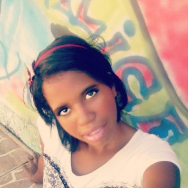 linda,lisa,e loca,alegre,curiosa,teimosa,de bem com a vida,só correria,não conheço a discriminação,pra mim todos são irmãos.