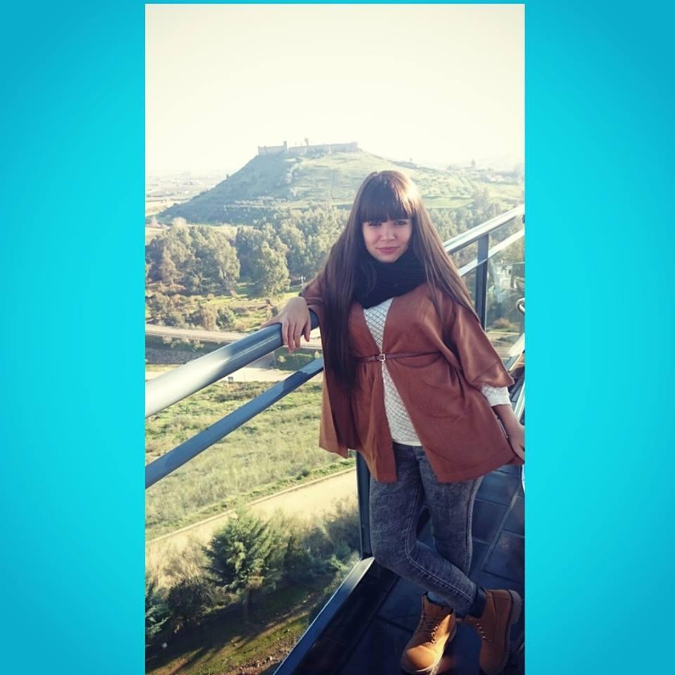 Desde el 96 voy dejando huella en este mundo tengo claro lo que quiero :) Fiestera al mas no poder :)