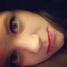 Sonrie aunque tu;sonrisa sea triste porque mes triste que una sonrisa triste es la tristeza no poder sonreir.