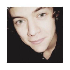 // I SAW HARRY STYLES IN THE FLESH AND HE WAS BEAUTIFUL AND STUPID AN I LOVE HIM A LOT //