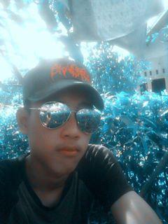 husni_awwaludin's profile picture. simple nd pasti