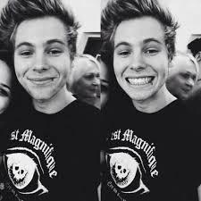 I wish that i could walk up with amensia, and forget that 5sos don't even follow me.