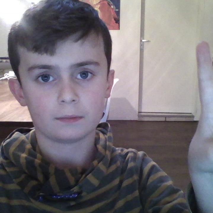 cool | gek | vaag | haat school | beetje vreemd | houd van een feestje | en social media gek | ✌️☝️