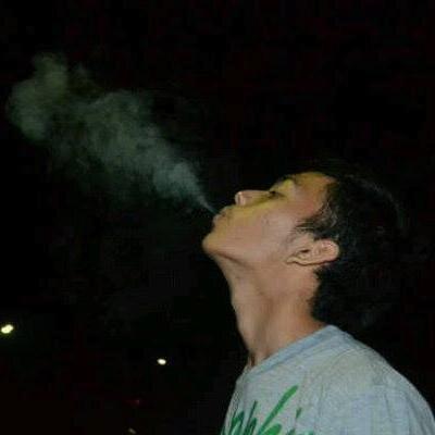 PoeLouis's profile picture. Jika sulit untuk memahami, cobalah untuk mendengarkan.