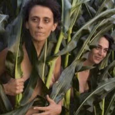 Somos unas buenas putas, te unes? Nos gusta el cotilleo, el sadomasoquismo y sobre todo el maiz dulce de el Gigante verde. Fanes de @chikosdelmaiz