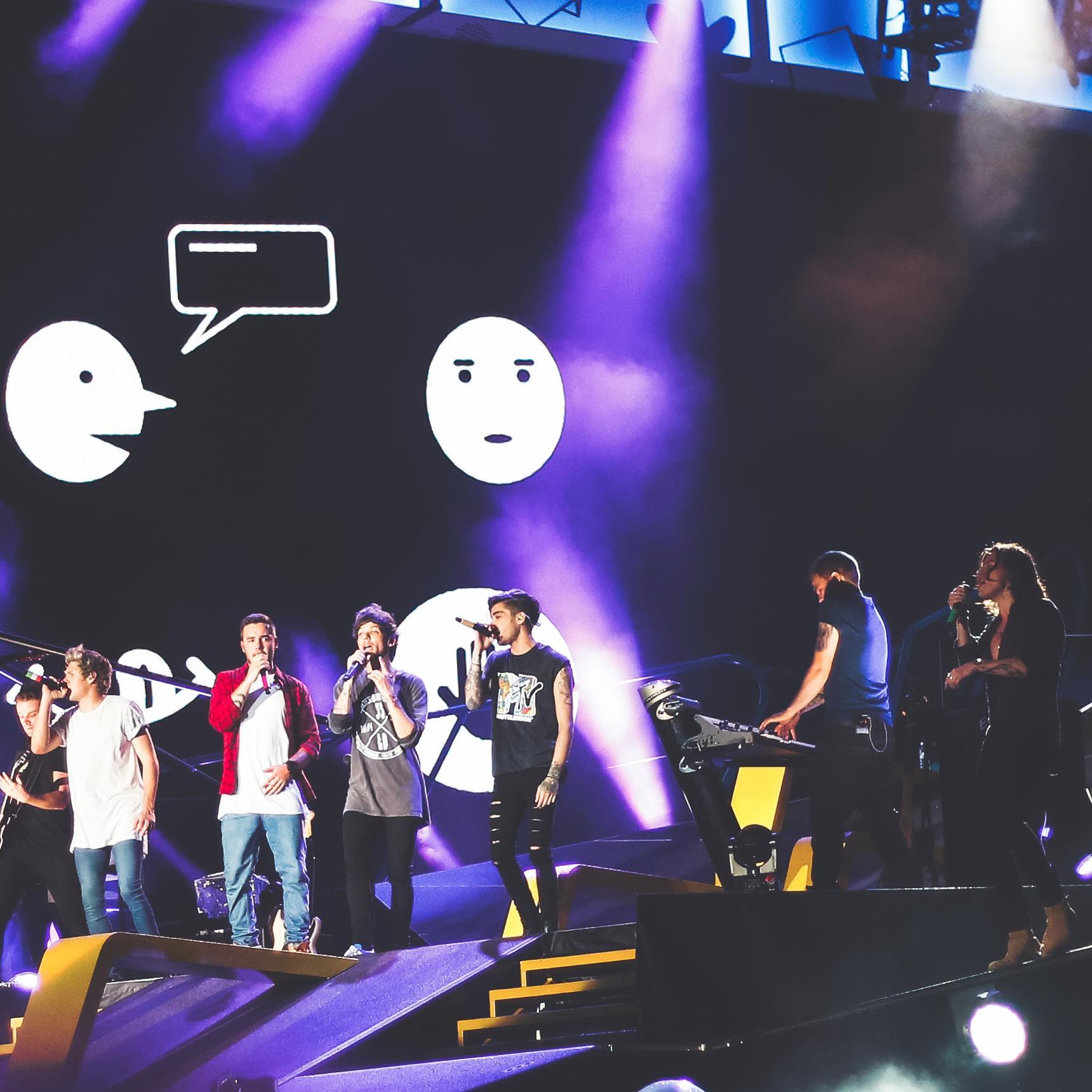 AUS1DUNIFANS's profile picture. Australian Uni-aged fans of One Direction. Too busy being #1DAFincollege to actually study...