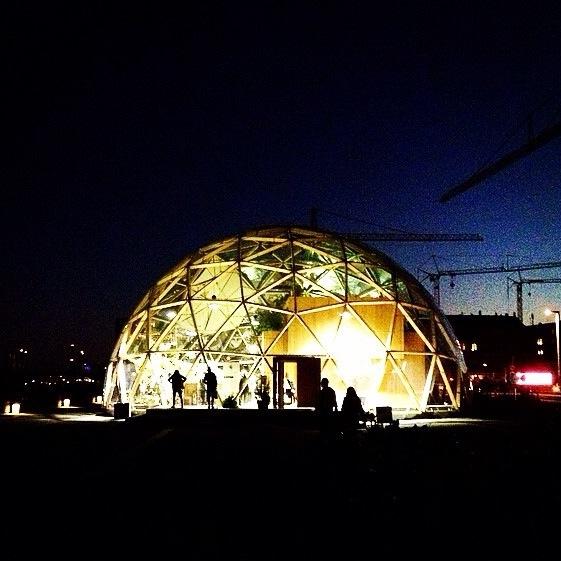 A temporary building * A sensuous space-in-between / City cracks, sustainable architecture, partnerships, construction, art & culture #domeofvisions