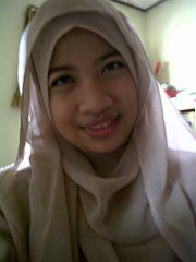 Cewek manis yg manja tapi nyenengin + ngangenin :)
