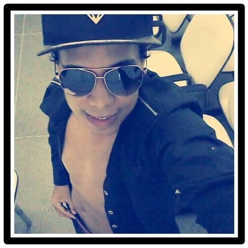 Bom pessoal sou Tom Soares,danço Free Step,participo de duas ekips Elit Star Team E New Star Team,tenhu Varios Videos No Youtube,no Blog,e tbm no site da ekip.
