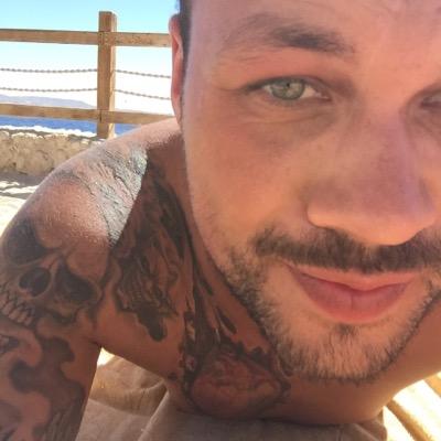 harryreay21's profile picture. Am in crazy town and finkles the Mayor #lacesout