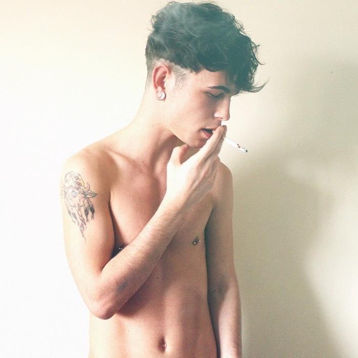 Nolan, 17yo, delta beta gamma, gay.
single.