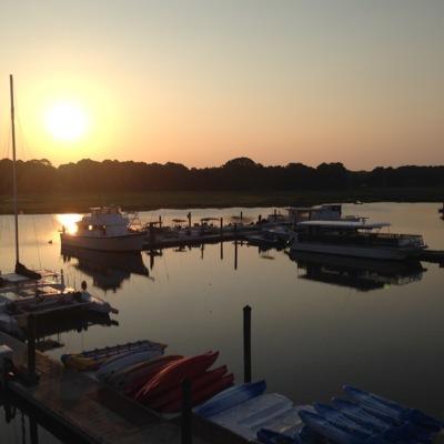 Employed in the restaurant bizz for over 25 years. Manager, cook, server, dishwasher, owner and customer. Reviews & Tidbits to inform and have fun. Bon Appetit