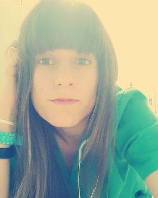 Graduada en Medicina. EstudianteMIR. 
Hipocondríaca(muy). 
Adicta a infinitas cosas (sanas y no)
Futsal-incomprendida. 
Amante 100% de las vacas.Y de mis gatos.