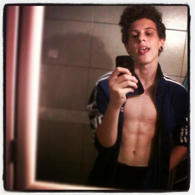 TRC/NEVER GIVE UP/instagram: nurii_saptie_