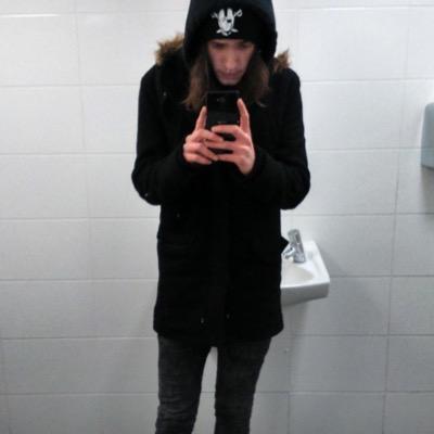 Alex, 21, love punk rock, rock, metal
