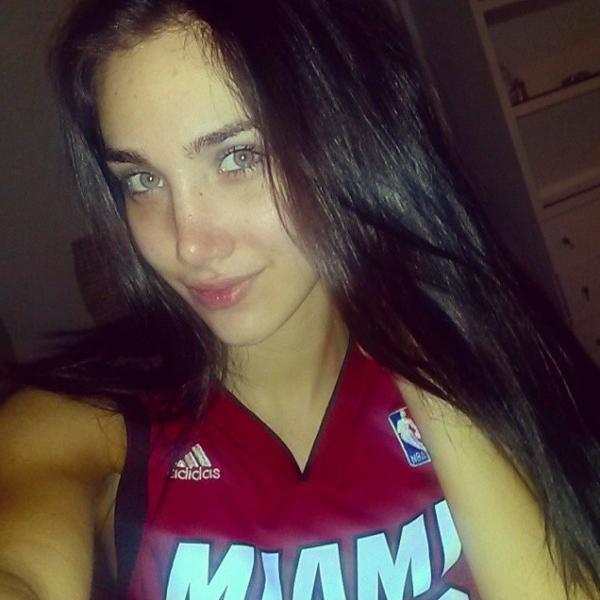 camiladiaz9874's profile picture. 