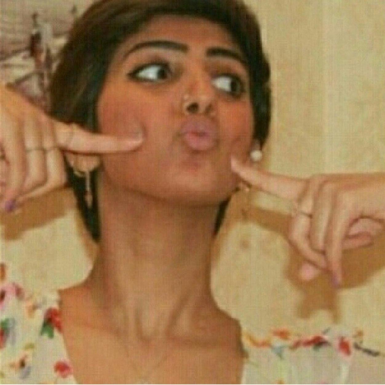 هذا حبيبي احبه كلش عيني عليه مسهره بس قلبي يرمش ..احبه كلش كلش احبه واتحدى واحد بالبشرمثلي يحبه..