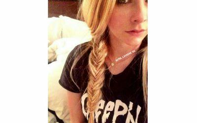 @AvrilLavigne SK/CZ fan page/support page.
Slovenskí fanušikovia
Give You What You Like download it on
Itunes.