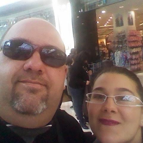 Hola somos Adela y Daniel Internet marketer.Trabajamos desde cualquier lugar con conexion a internet.Tu tambien puedes hacerlo