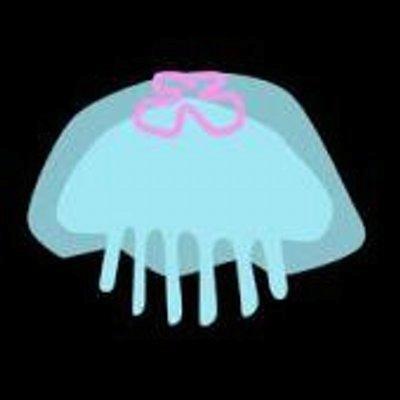 クローゼットで絵を描いてます。 すごく爆乳美女好きな元気な女子。