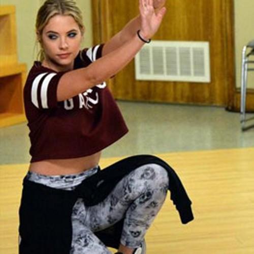 HeftyDumbBlonde's profile picture. 