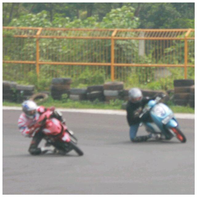 Momen Terindah,Ketika melihat ibuku meneteskan air mata bukan karena terluka olehku,tapi karena bangga memiliki anak sepertiku. :)