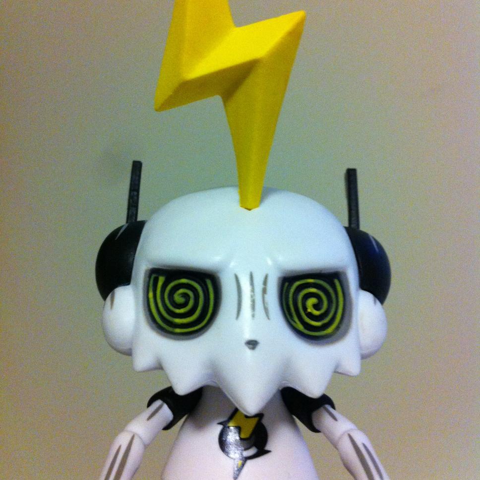 DJ Trakkz is the first designer vinyl art toy made for turntables from T.T. Topperz. #TTTOPPERZ #DJTRAKKZ