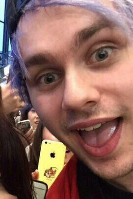 michaeIshine's profile picture. rt some of my tweets for voting !!!