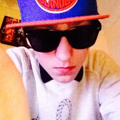 Hi im 18, single and looking to find friends ;) #follow4follow #icehockey #newyorkislanders # theamityaffliction oh & i also play icehockey witch is my life