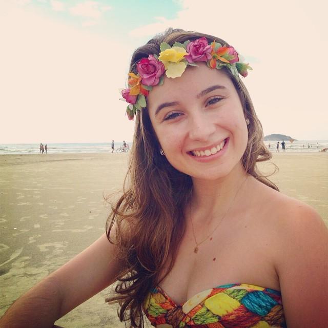 Canceriana, futura jornalista e muito feliz! :) Seja quem você é e diga o que sente, pois aqueles que importam não ligam e aqueles que ligam não importam.
