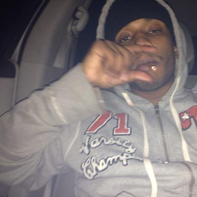 young nigga sack chasing only money convos see no bs hear no b keep dat hating and broke disease ova dea ✌️ o yea and fuck da opps