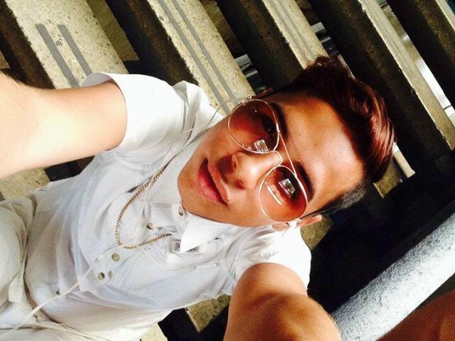 Hola! Me llamo fabian, soy chico scorth de caracas (chico de compañía sexual) para mayor inf comunicarse al: 0424-238.6637 por ahora disponible en caracas