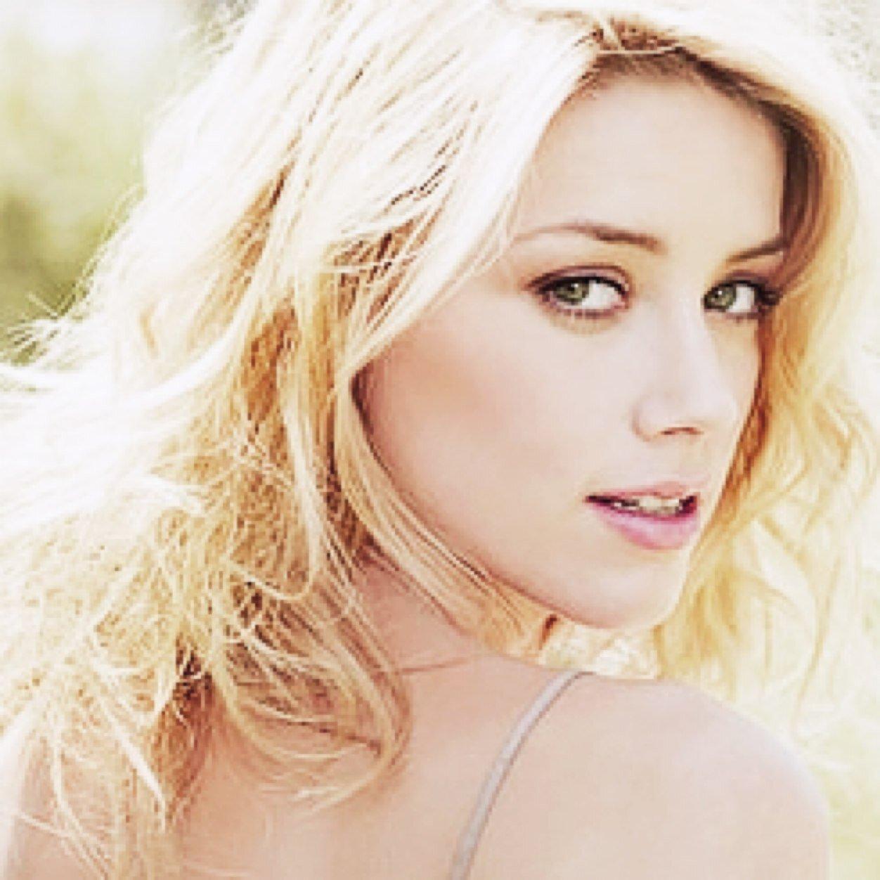 Mireille_Girard's profile picture. Agente de policía sirviendo en la comisaría de Nanterre. 24. El deber y la ley son vitales para proteger Francia.