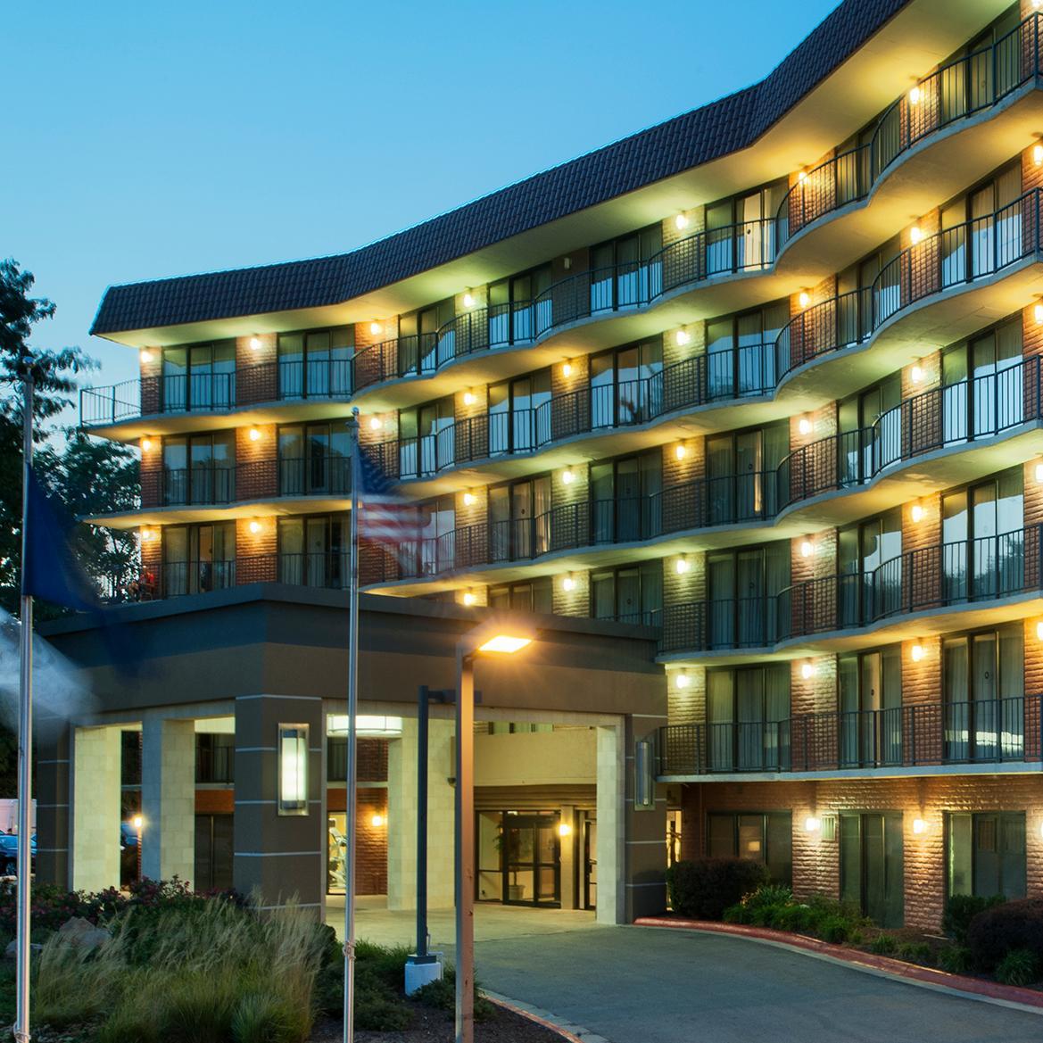 Promo [80% Off] Aksarben Suites A Trademark Collection Hotel United