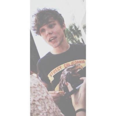 This is a free follow bc I love you. Please follow @opsslukee bc she gave you this free follow ♡ ask her for follow back ♡ tysm